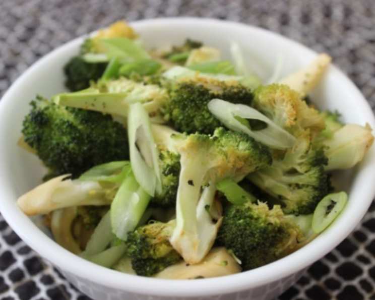Achieve Crispy Perfection: Easy Sriracha Honey Roasted Broccoli